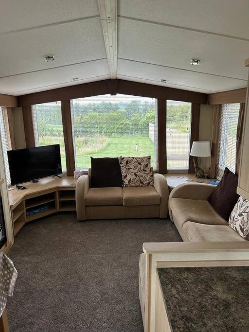 Red Squirrel Holiday Home In The Countryside, 10 Mins To Lligwy Beach Llandyfrydog Exterior photo