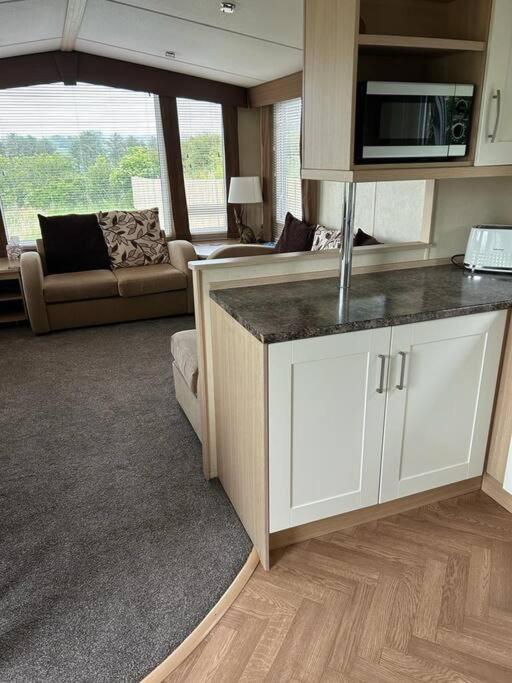 Red Squirrel Holiday Home In The Countryside, 10 Mins To Lligwy Beach Llandyfrydog Exterior photo